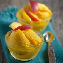 Recept na krémovú domácu mangovú zmrzlinu s datľami