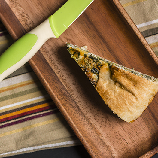 Keto koláč so špenátom, ašvagandou a šupkami skorocelu