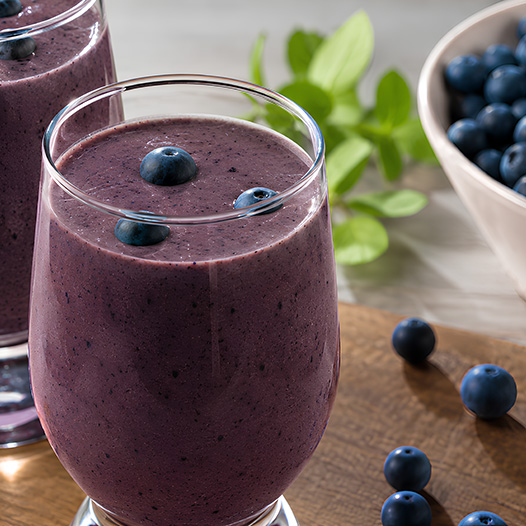 Upokojujúce smoothie s tulsi a čučoriedkami